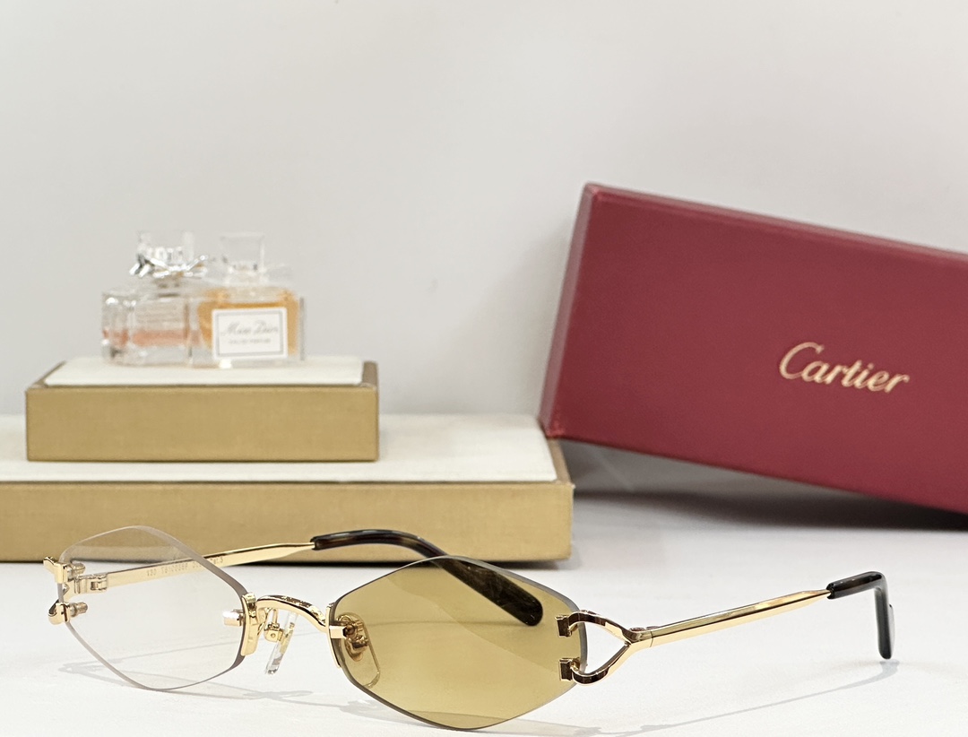 Cartier
CT
Size48口20-145
 
