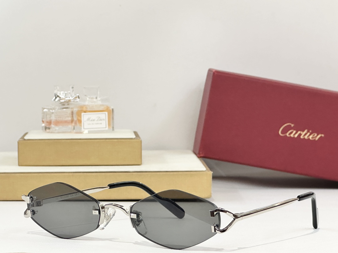 Cartier
CT
Size48口20-145
 

