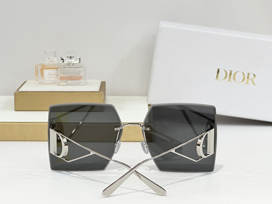  DIOR
MOD：S7U
Size：64口14 135

