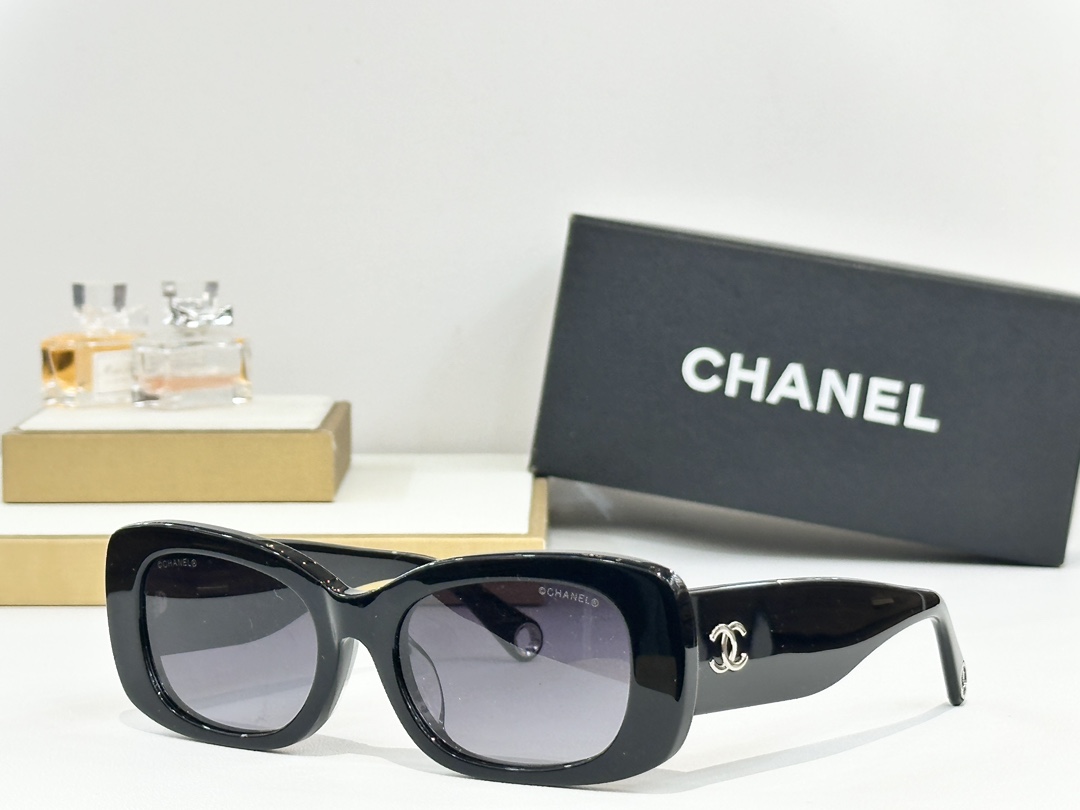  CHANEL
MOD：5488
Size：52口19 140
