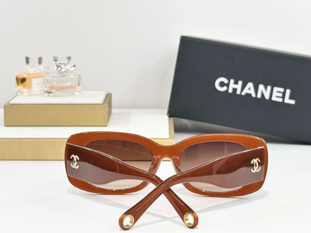  CHANEL
MOD：5488
Size：52口19 140

