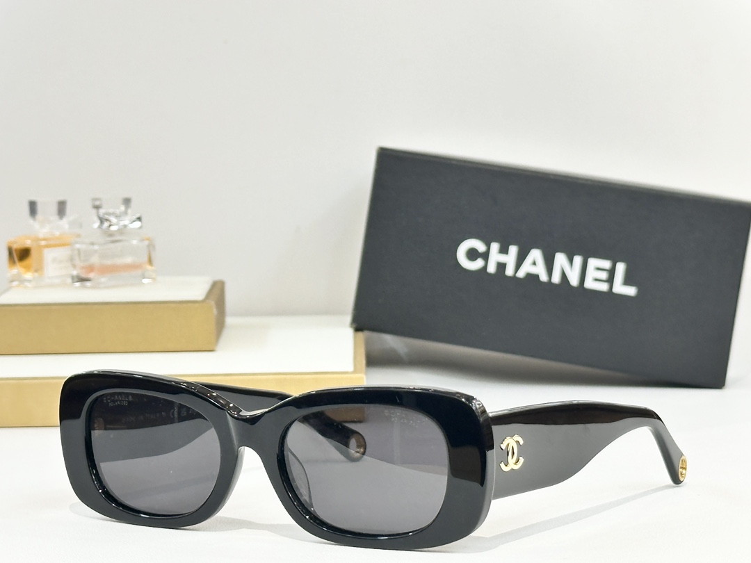  CHANEL
MOD：5488
Size：52口19 140
