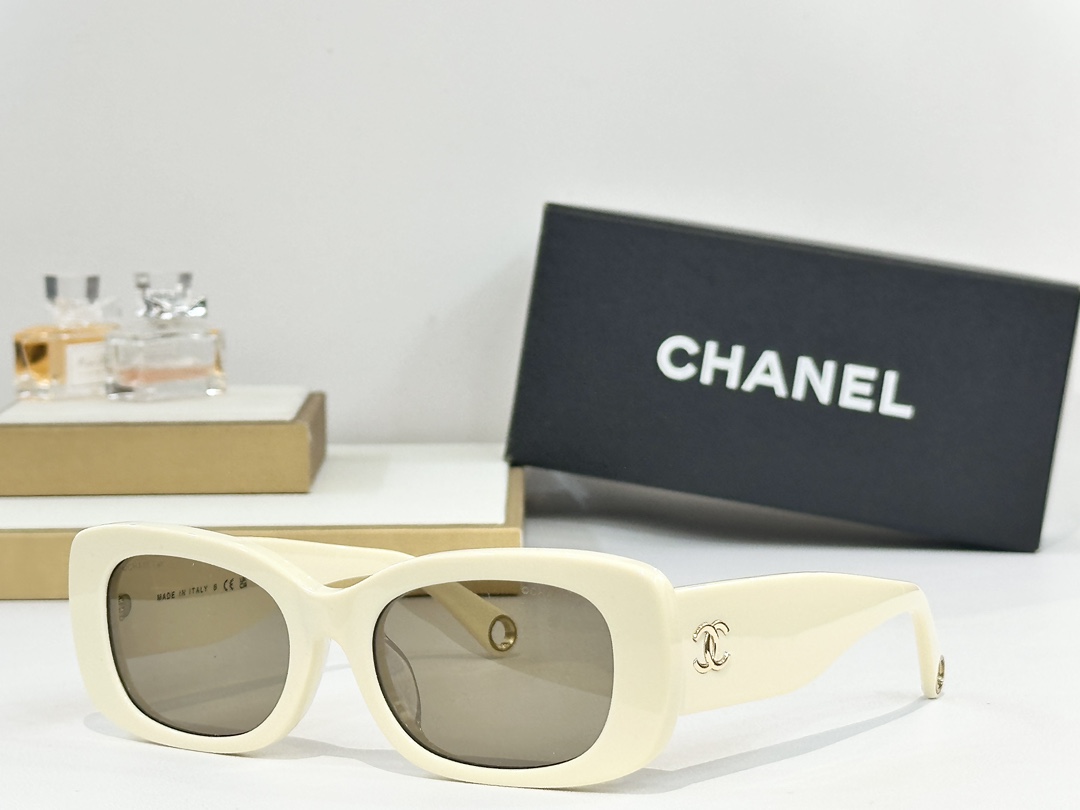  CHANEL
MOD：5488
Size：52口19 140
