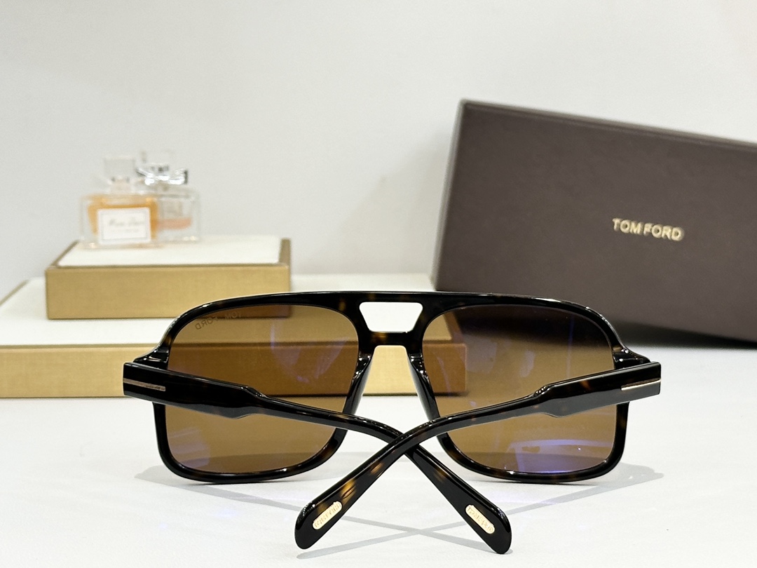  Tom For*
Mod：TF884
Size：60-18-140
