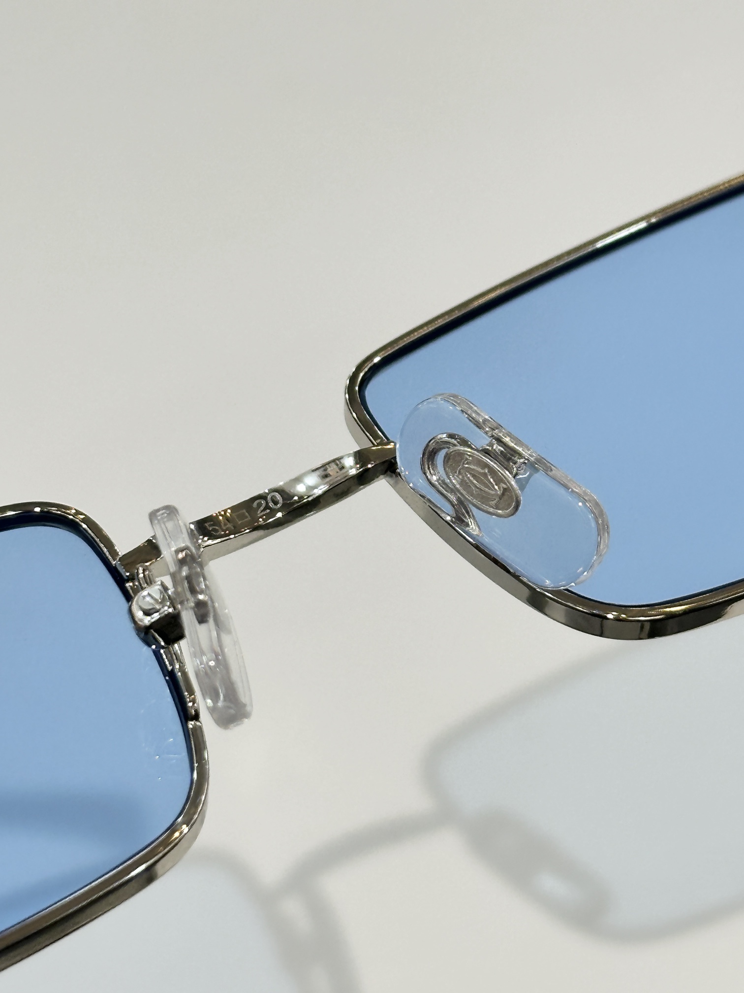 Cartier
MODEL：CT0473S
SIZE：54口20-140
变色