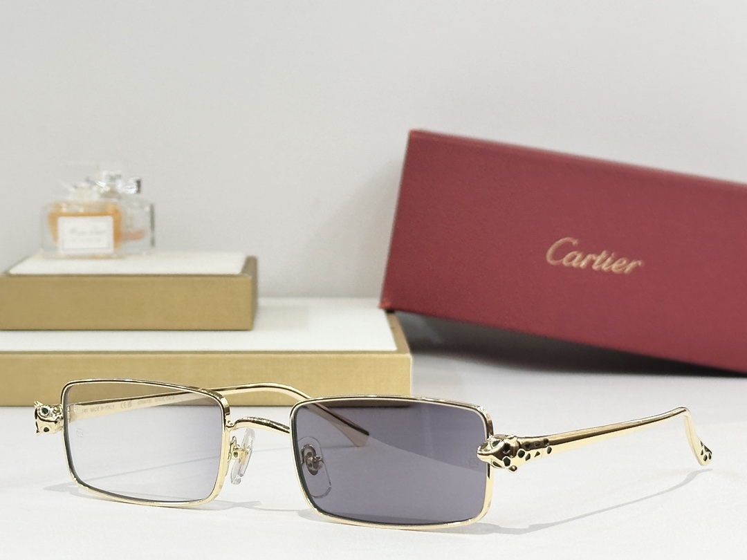 Cartier
MODEL：CT0473S
SIZE：54口20-140
变色