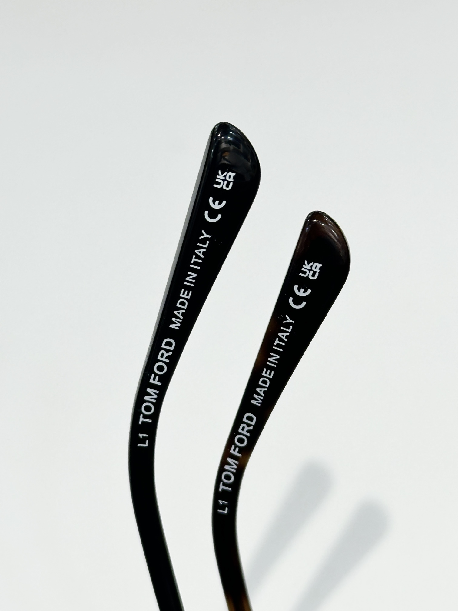  Tom Ford
Mod：TF1018
Size：60-11-145
