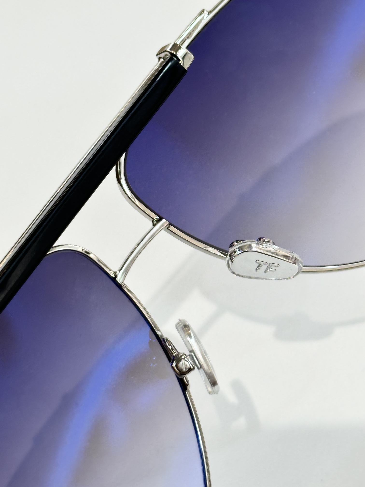  Tom Ford
Mod：TF1018
Size：60-11-145
