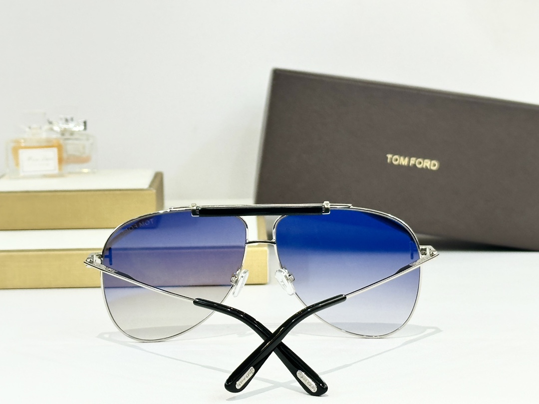  Tom Ford
Mod：TF1018
Size：60-11-145

