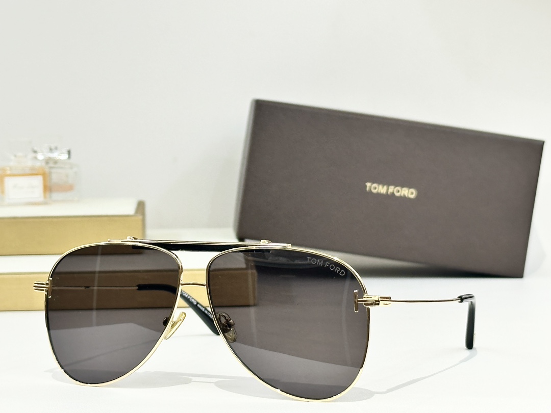  Tom Ford
Mod：TF1018
Size：60-11-145
