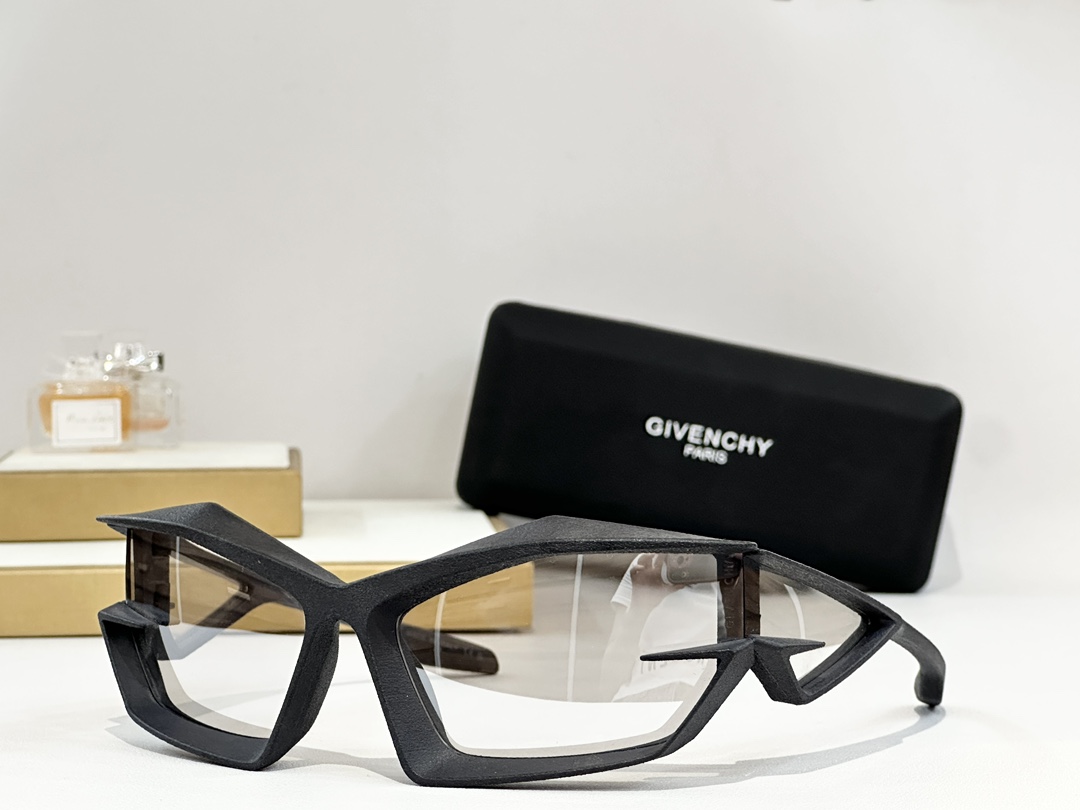  Givenchy 
ModGV40049I
Size：69口17 140
