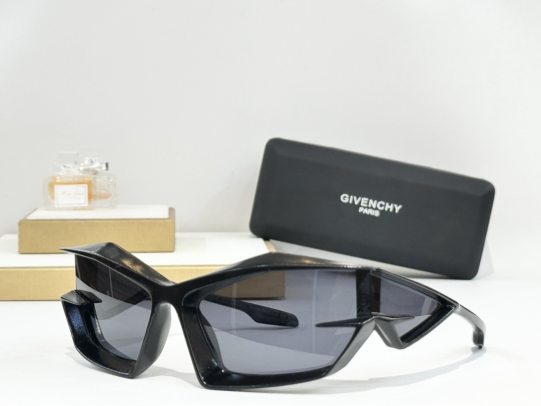  Givenchy 
ModGV40049I
Size：69口17 140
