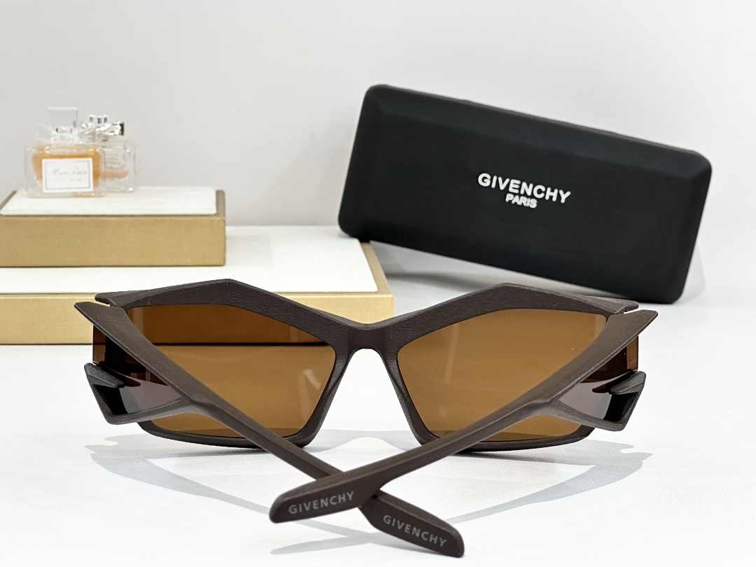  Givenchy 
ModGV40049I
Size：69口17 140
