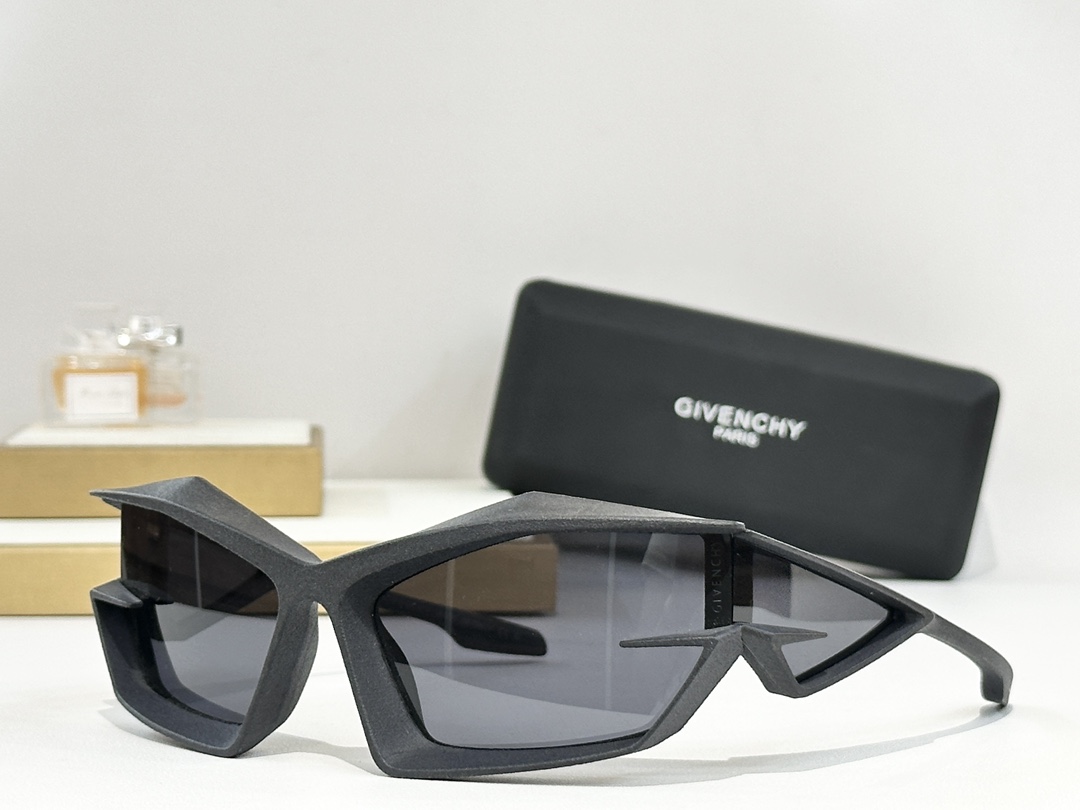  Givenchy 
ModGV40049I
Size：69口17 140
