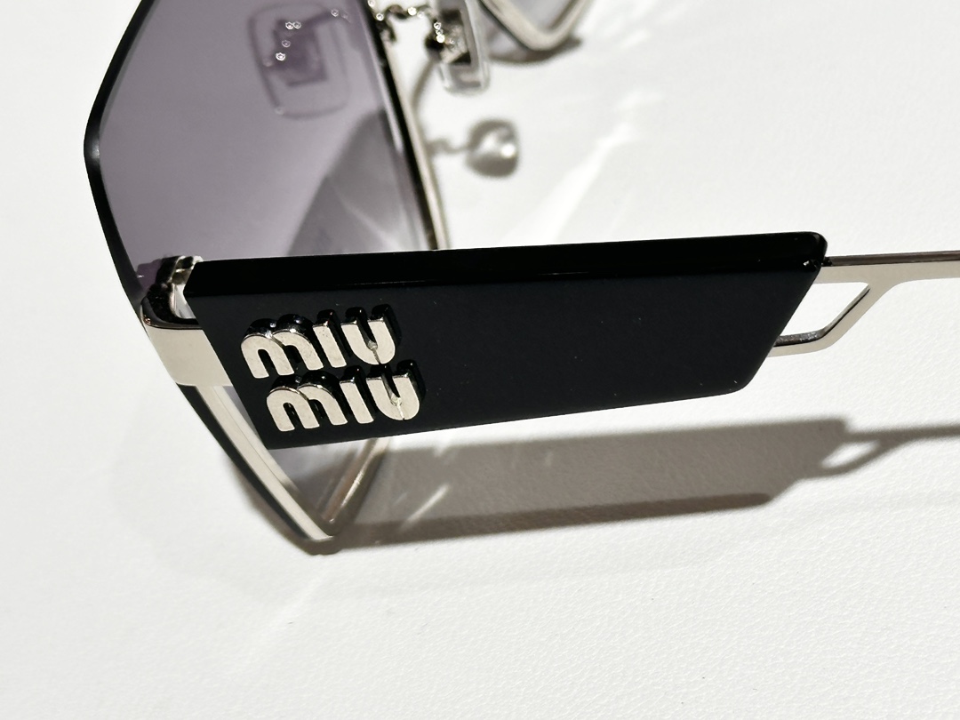  MIU MIU
MOD：SMU 60WS
Size：60口15 145
