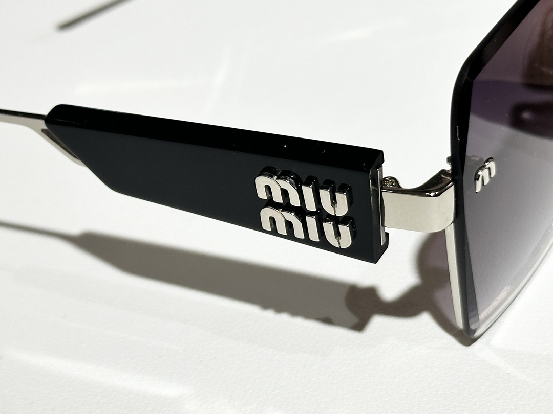  MIU MIU
MOD：SMU 60WS
Size：60口15 145
