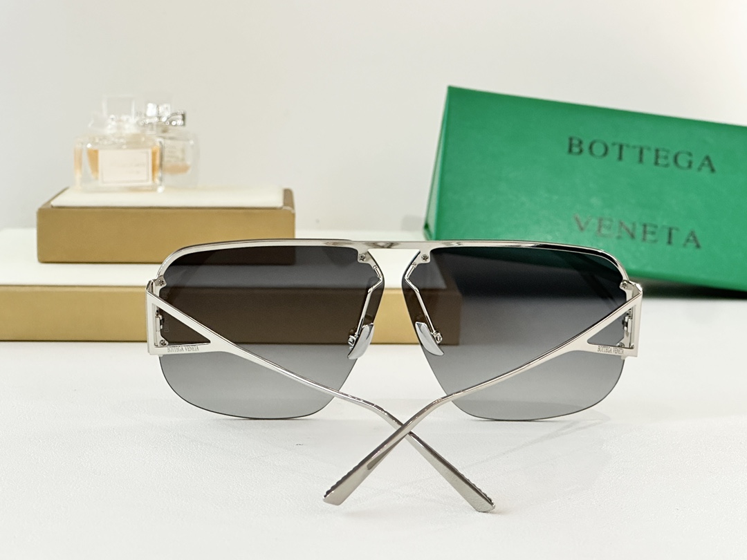 BOTTEGA VENET*MODEL：BV1065SSIZE：57口05-145