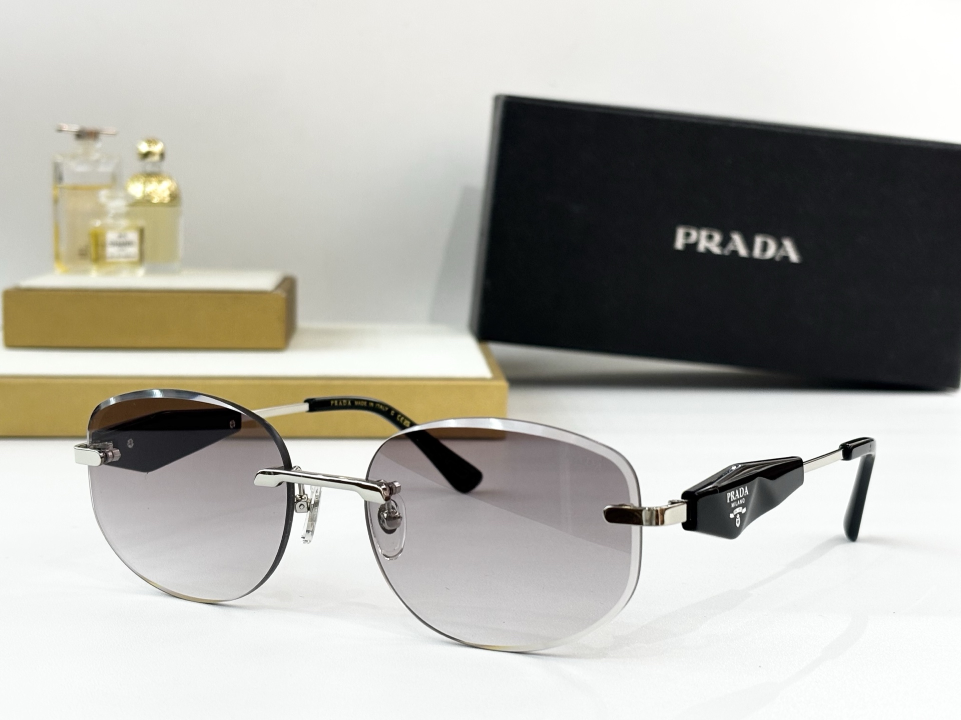 PRADAMOD：PR 211VSSize：58口18 145