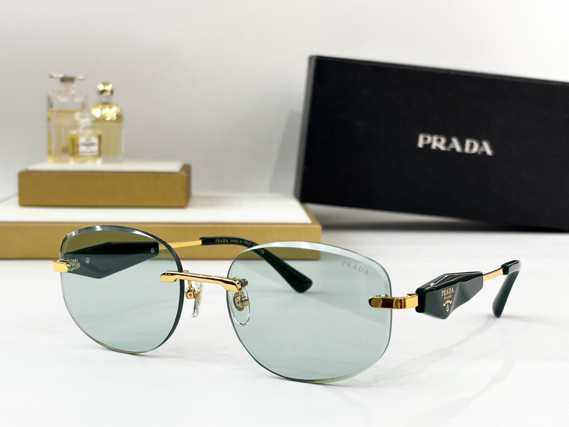 PRADAMOD：PR 211VSSize：58口18 145