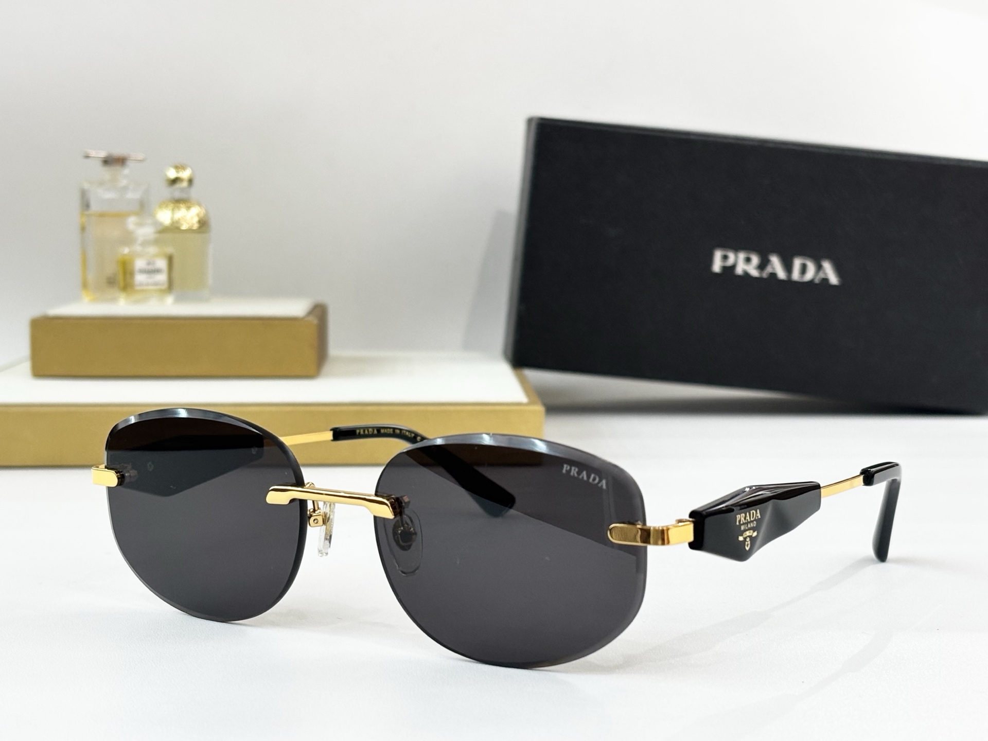 PRADAMOD：PR 211VSSize：58口18 145