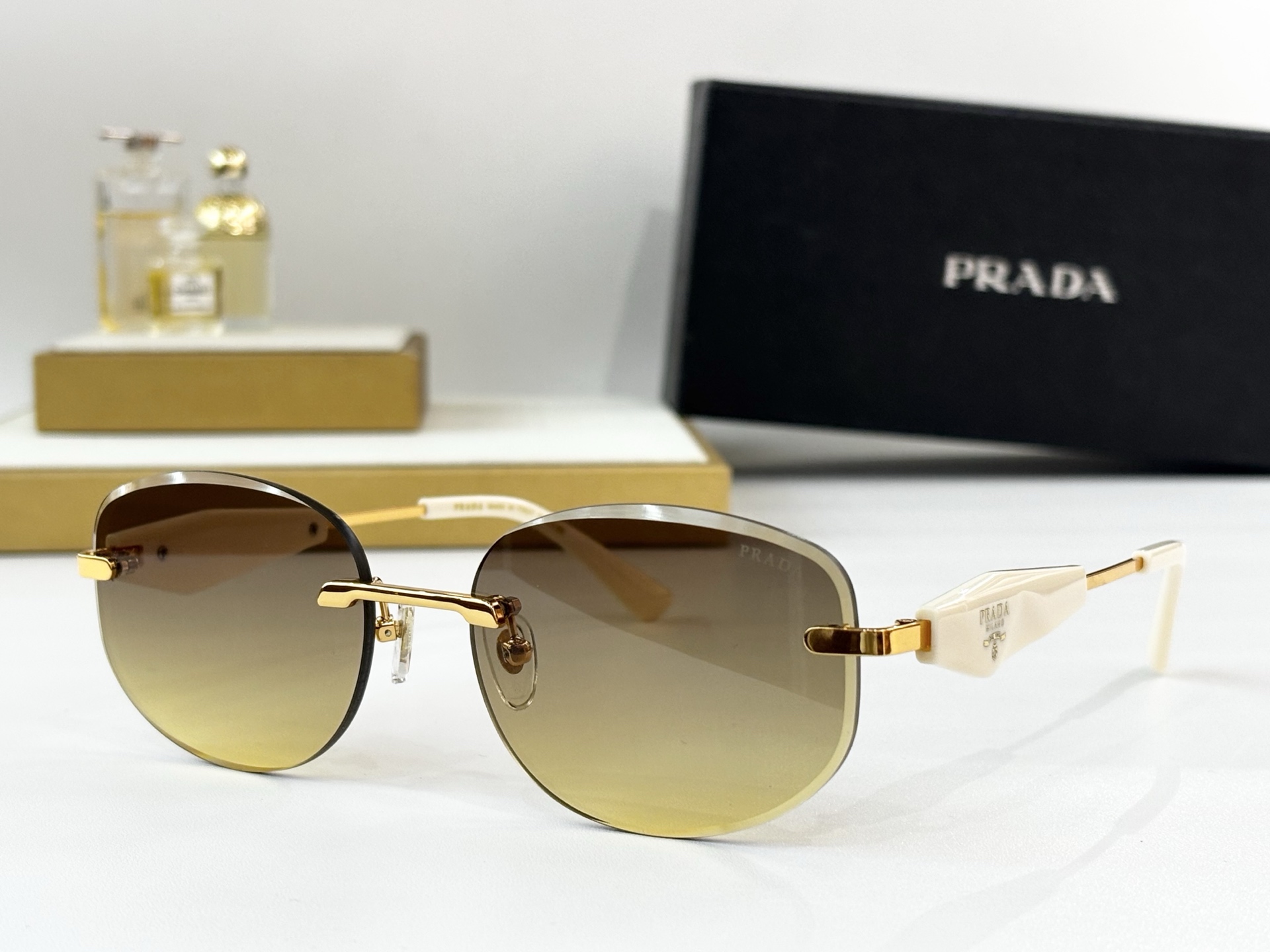 PRADAMOD：PR 211VSSize：58口18 145