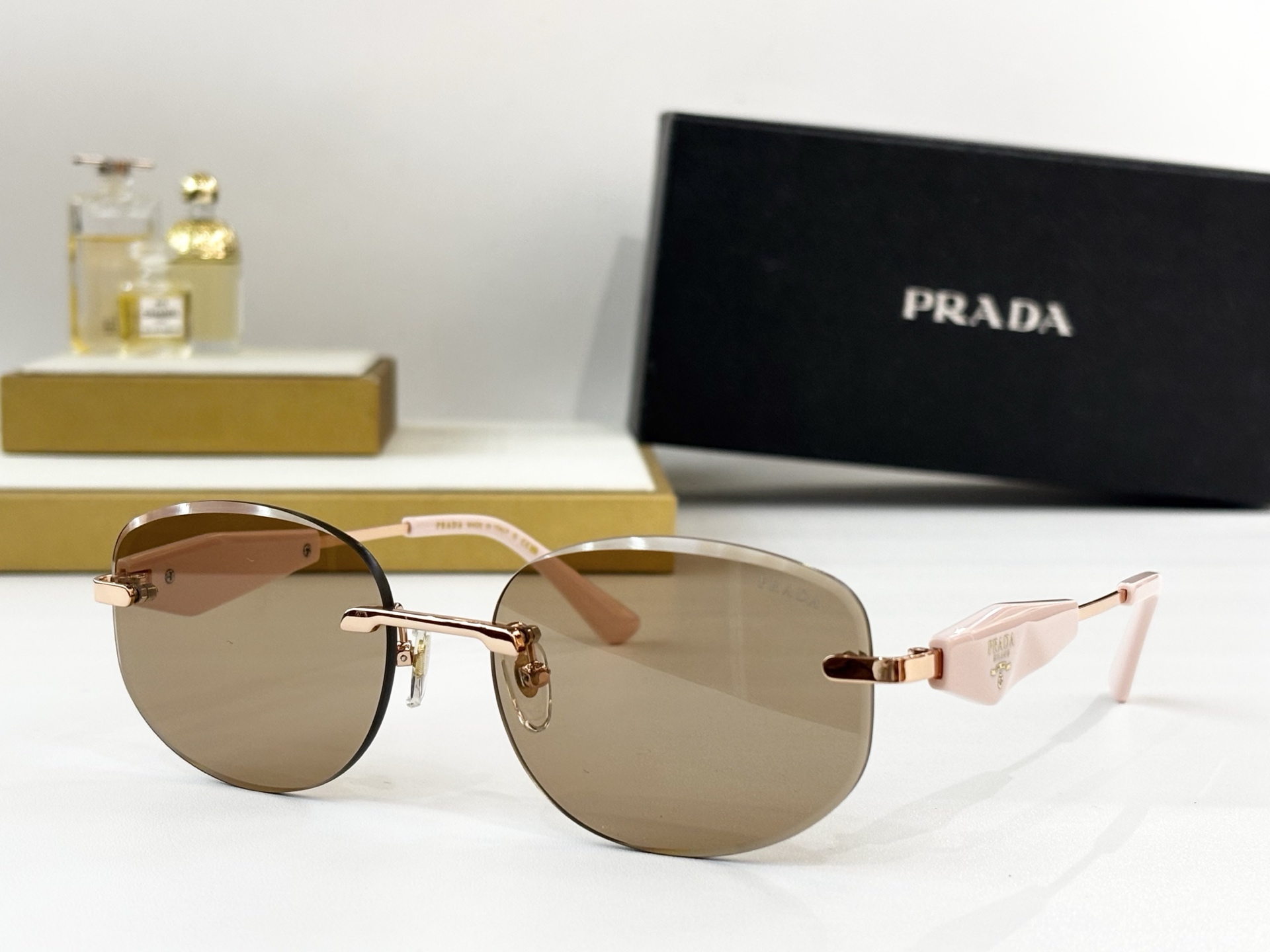 PRADAMOD：PR 211VSSize：58口18 145