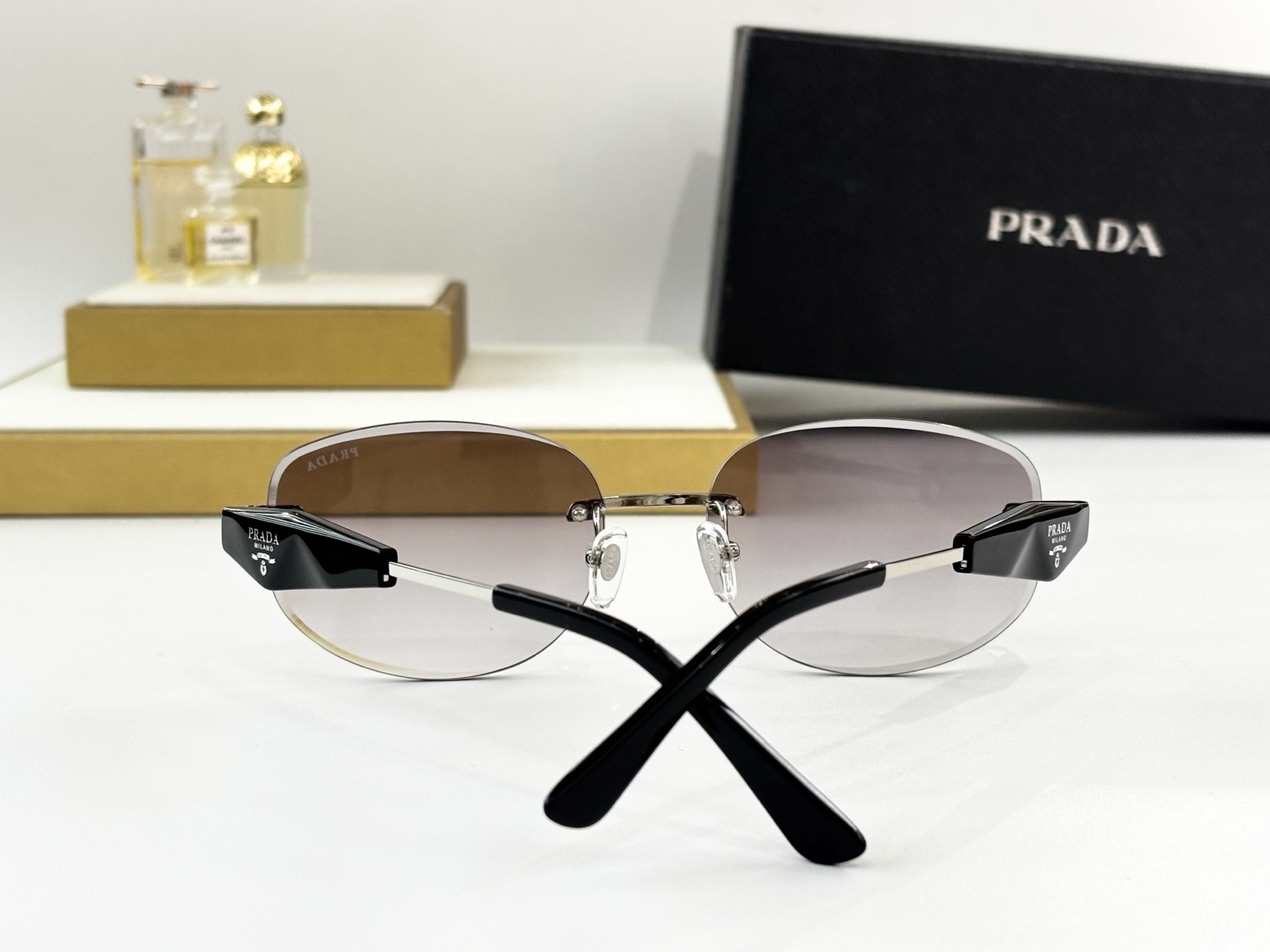 PRADAMOD：PR 211VSSize：58口18 145