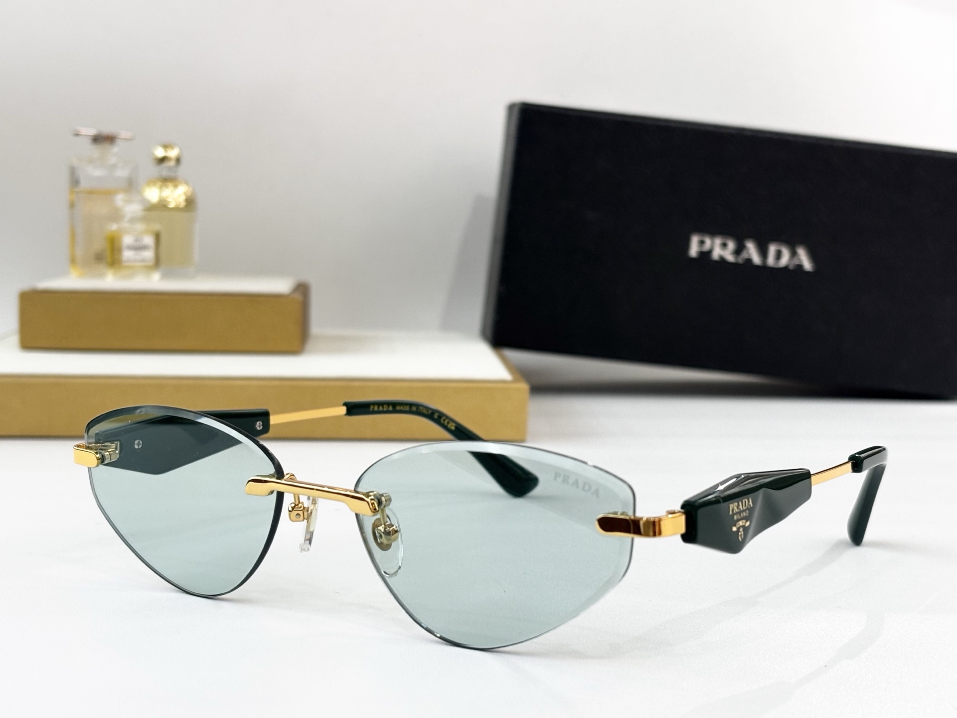 PRADAMOD：PR 212VSSize：58口18 145