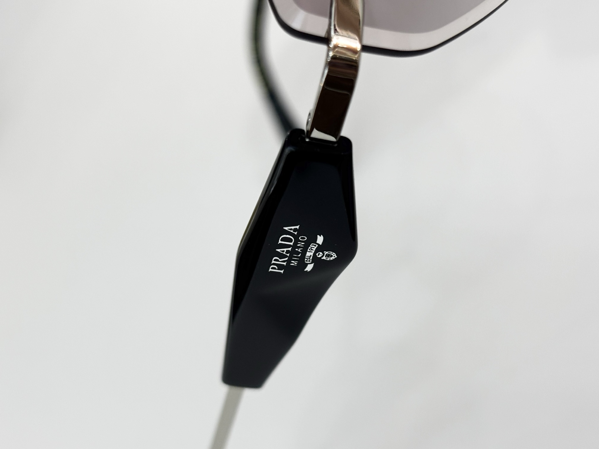 PRADAMOD：PR 212VSSize：58口18 145