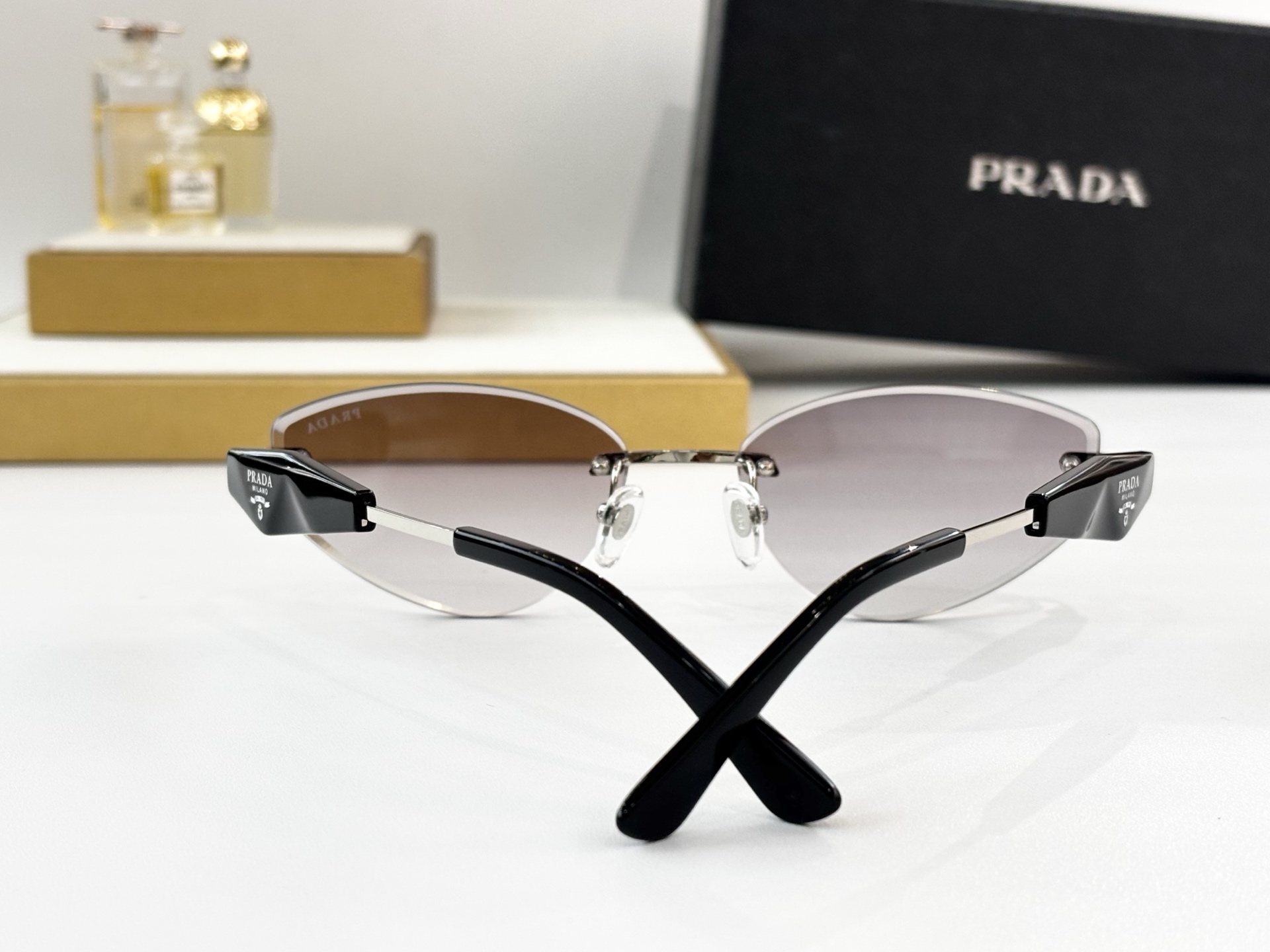 PRADAMOD：PR 212VSSize：58口18 145