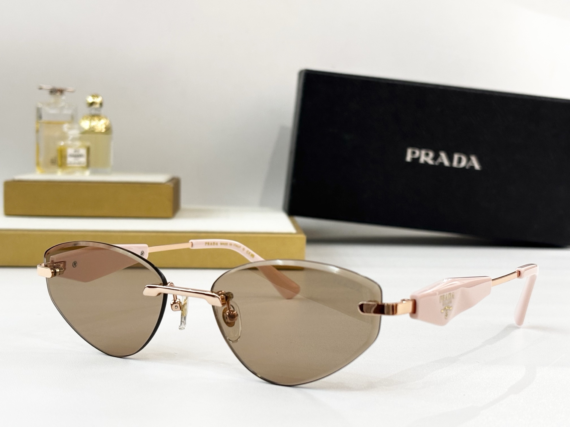 PRADAMOD：PR 212VSSize：58口18 145