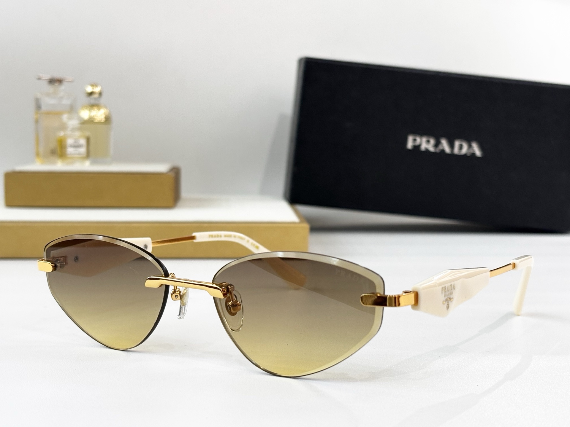 PRADAMOD：PR 212VSSize：58口18 145