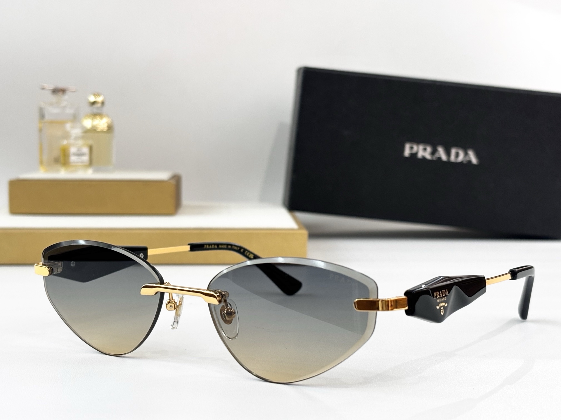 PRADAMOD：PR 212VSSize：58口18 145