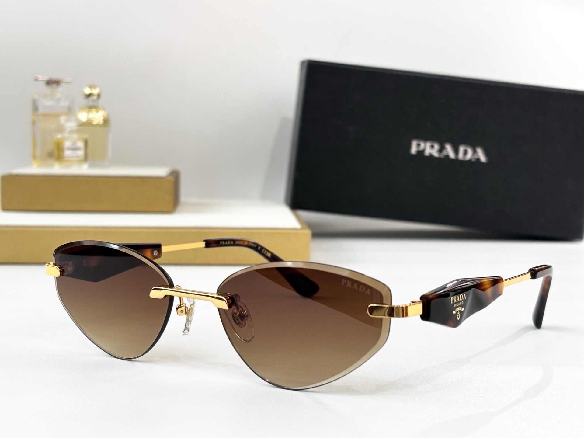 PRADAMOD：PR 212VSSize：58口18 145
