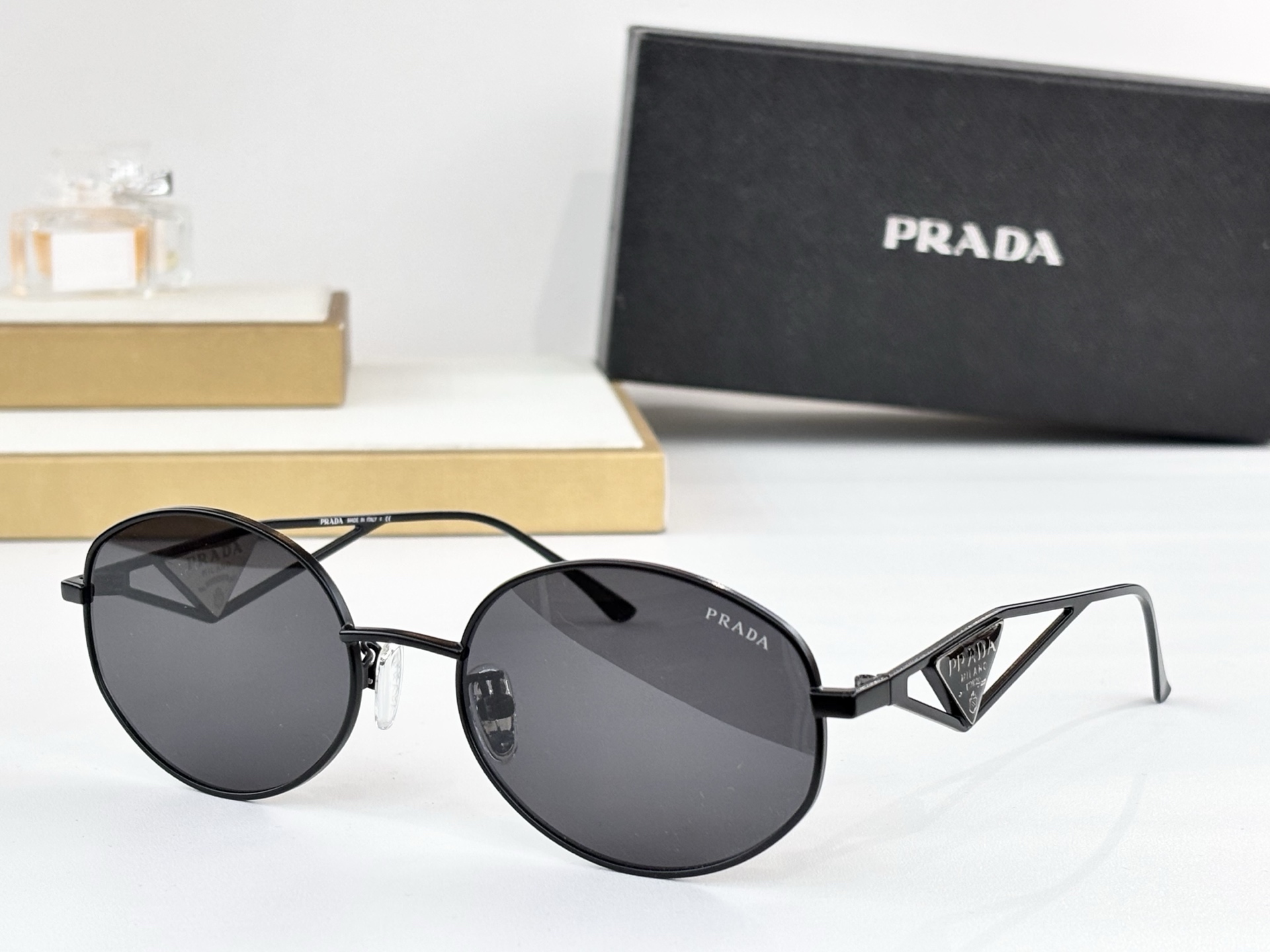 Prada MOD：SPR60Y size: 57口18−140