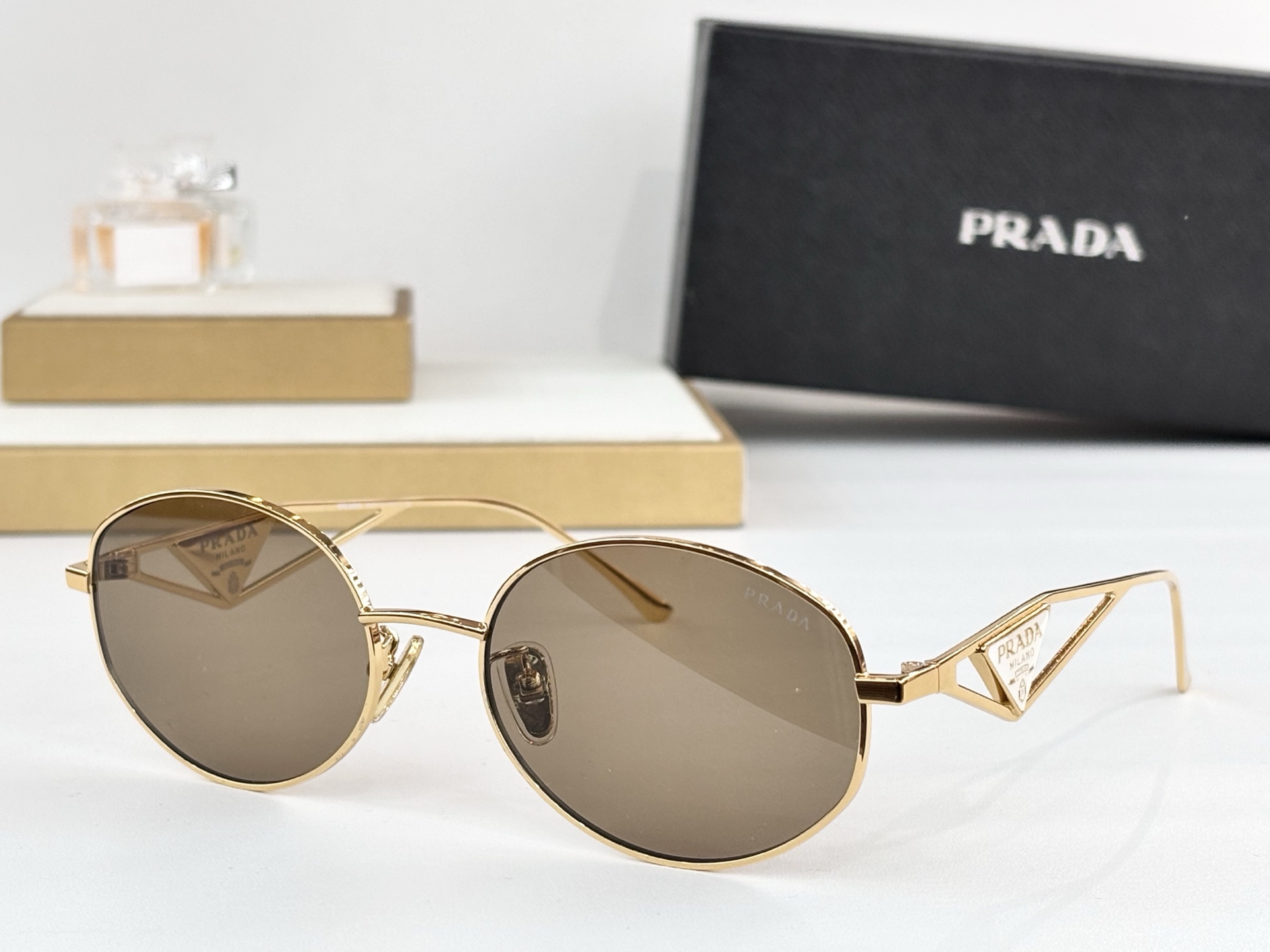 Prada MOD：SPR60Y size: 57口18−140