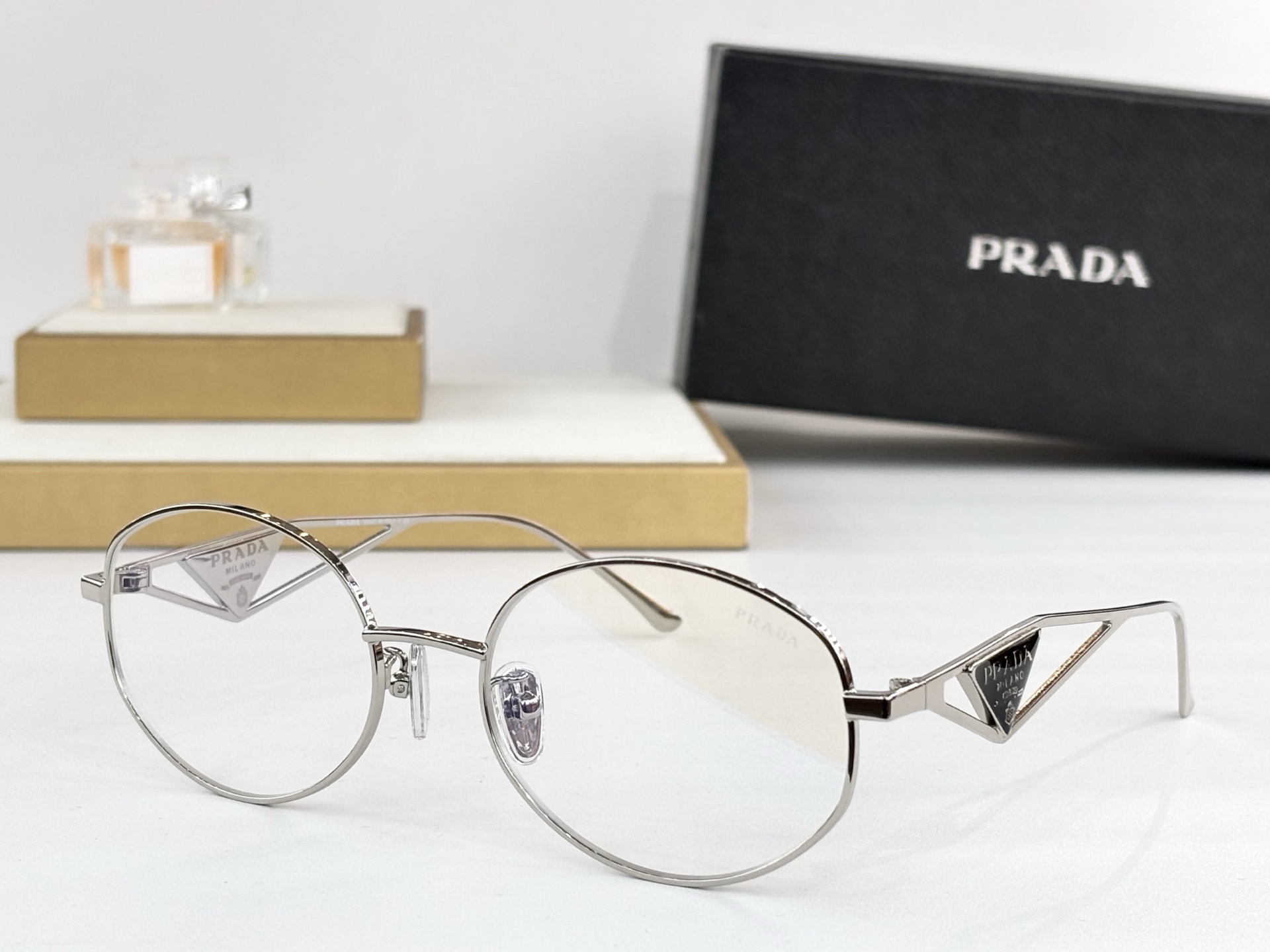 Prada MOD：SPR60Y size: 57口18−140