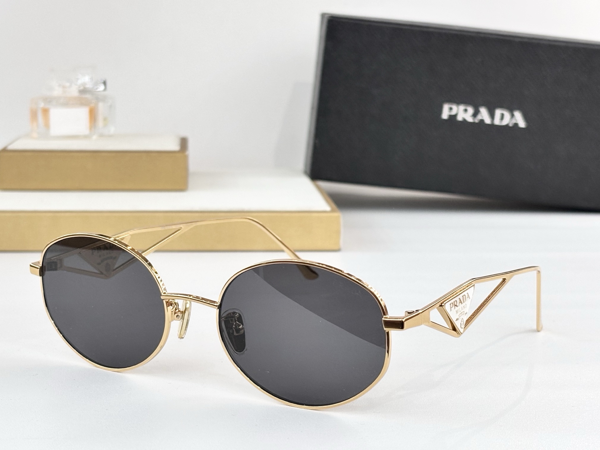 Prada MOD：SPR60Y size: 57口18−140