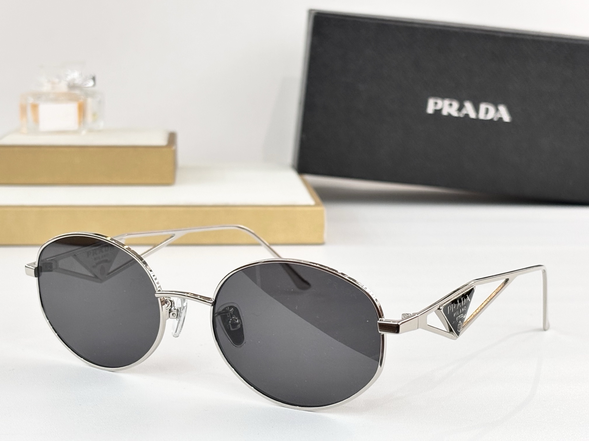Prada MOD：SPR60Y size: 57口18−140