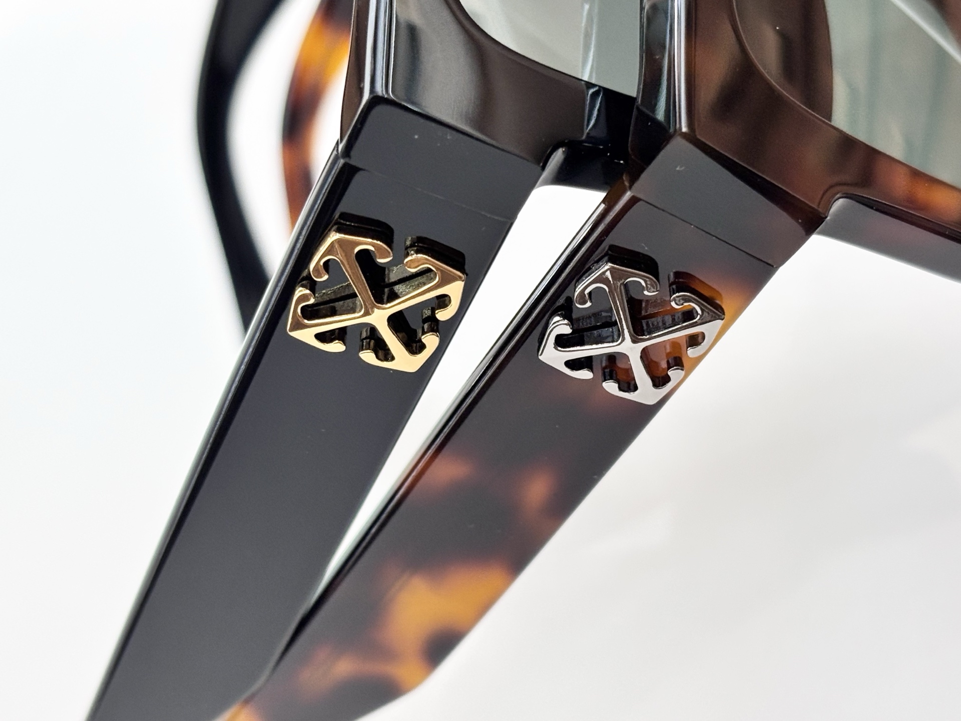 OFF WHITEMODEL:OERI126-MSIZE:50口22-145