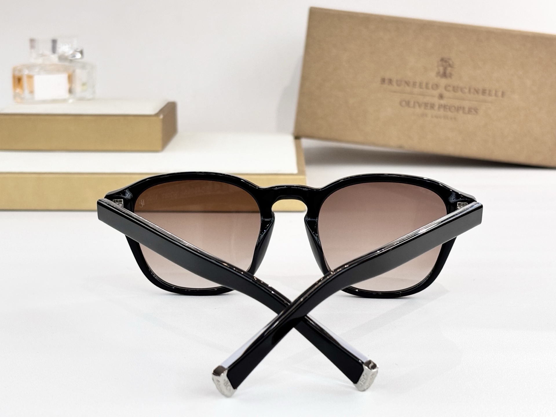 BRUNELLO CUCINELLI&OLIVER PEOPLESMODEL：BC4006SSIZE：5