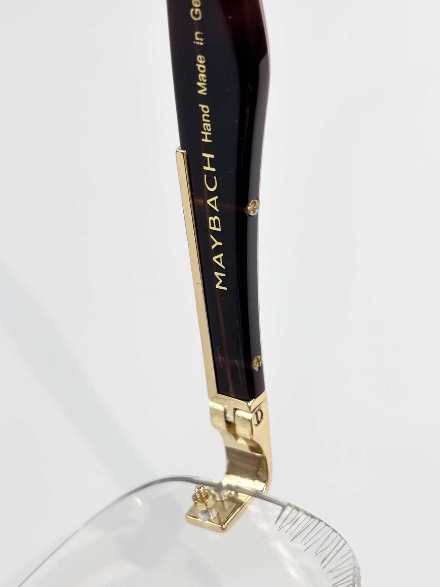 MAYBACHMOD：THE ARTIST VISize：58口18-140变色