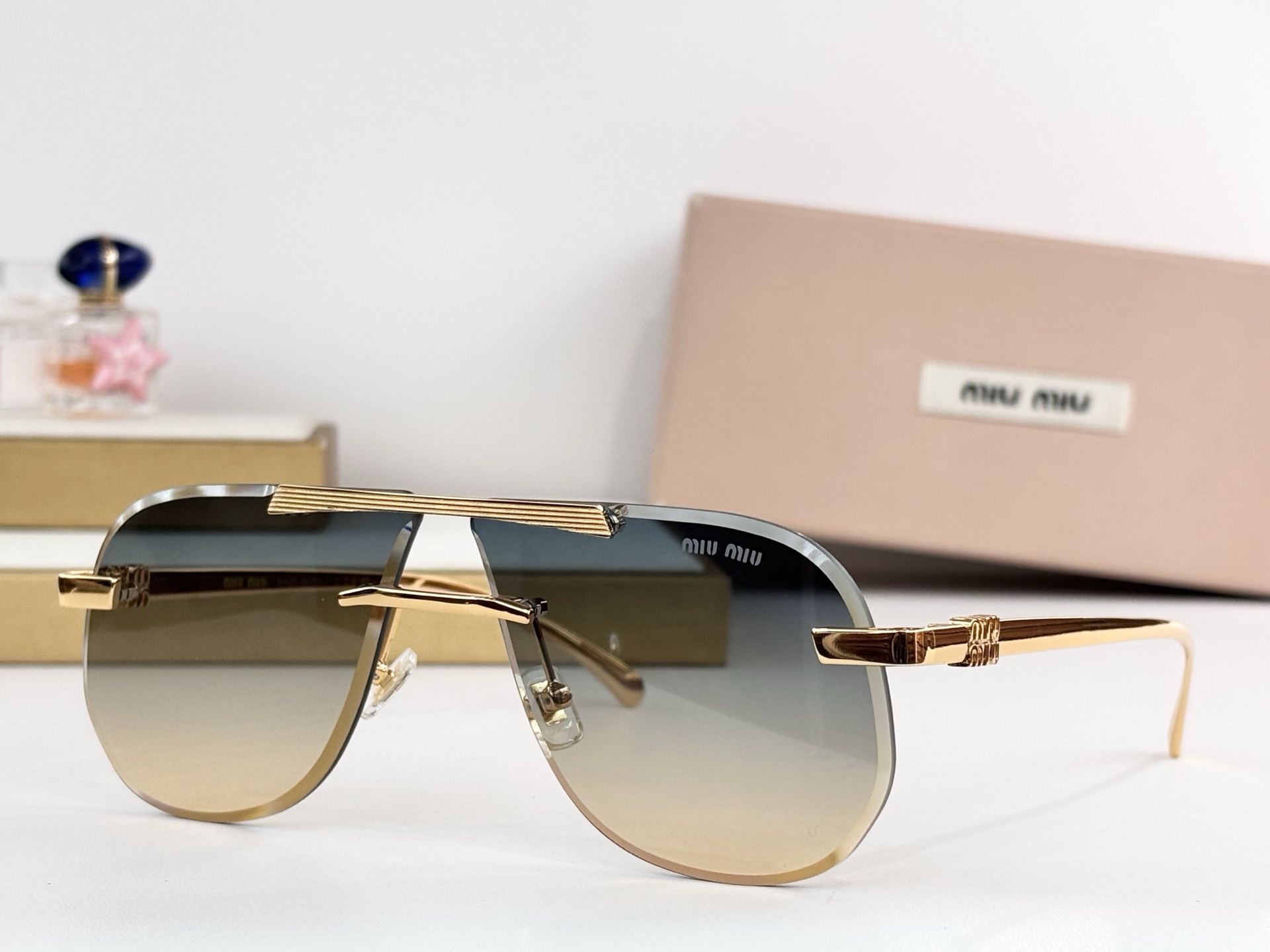 MIU MI*MOD：MU A1939Size：62口9 143