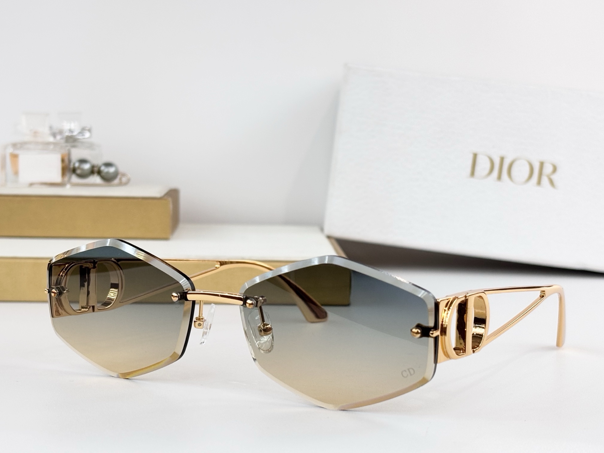 DIORMOD：DSGTA64UCRSize：62口17 138