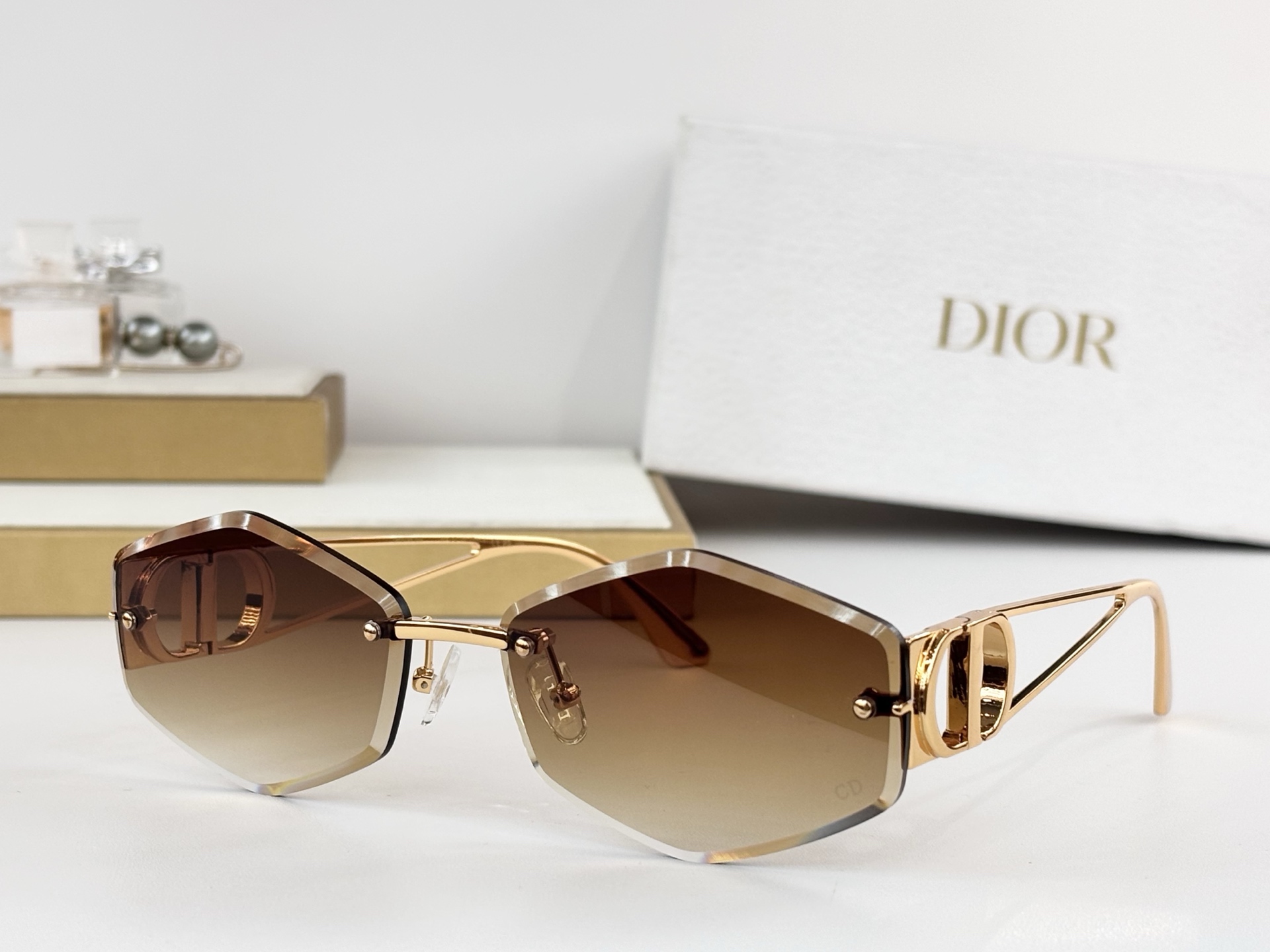 DIORMOD：DSGTA64UCRSize：62口17 138