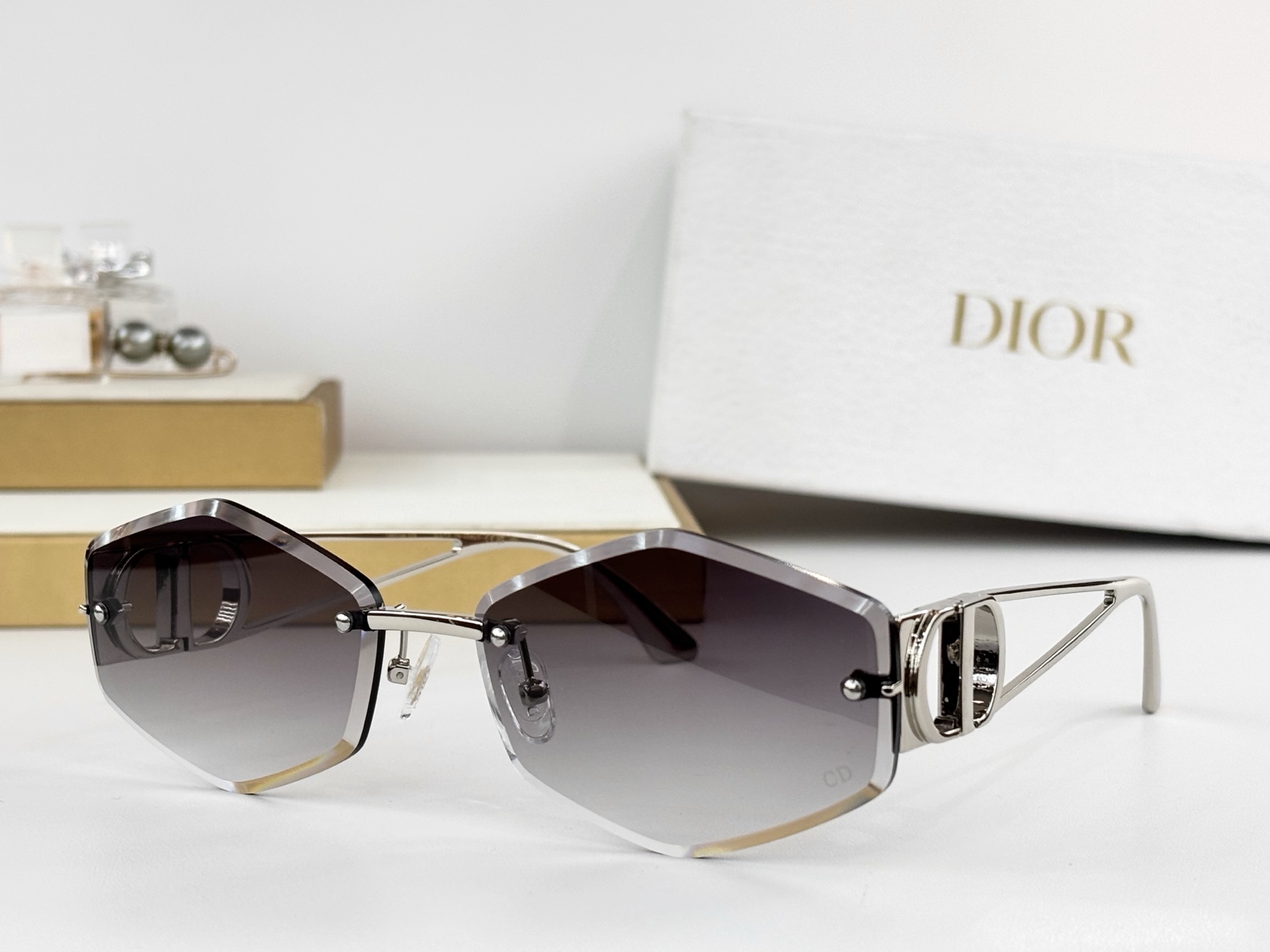 DIORMOD：DSGTA64UCRSize：62口17 138