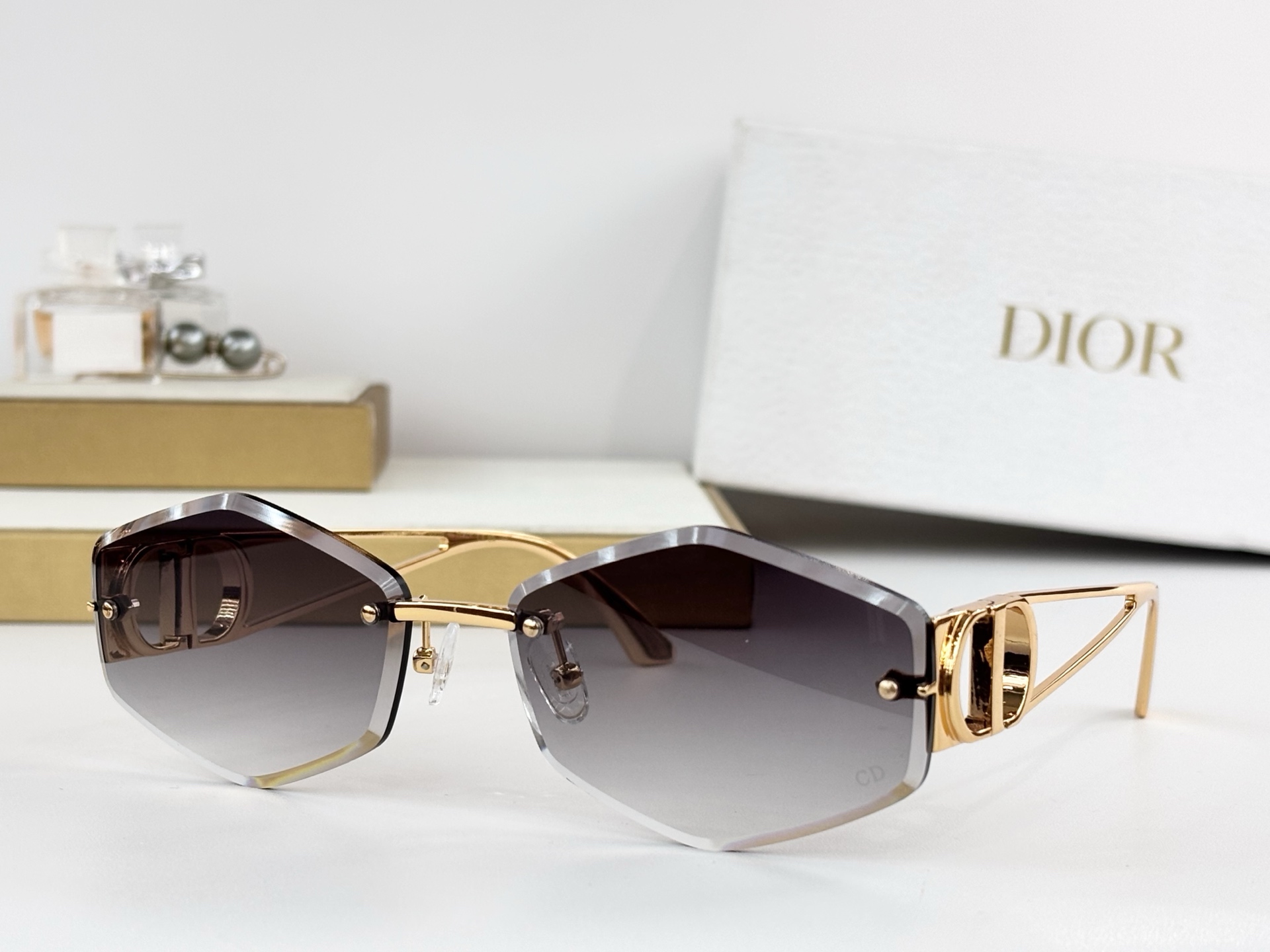 DIORMOD：DSGTA64UCRSize：62口17 138