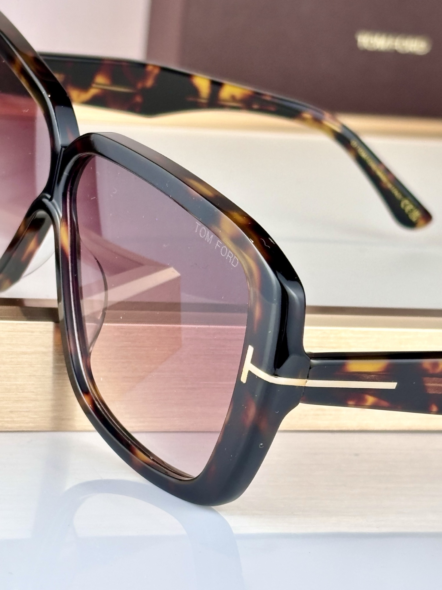 Oversized TOM FORDMOD:FT1037Size:61-5-135