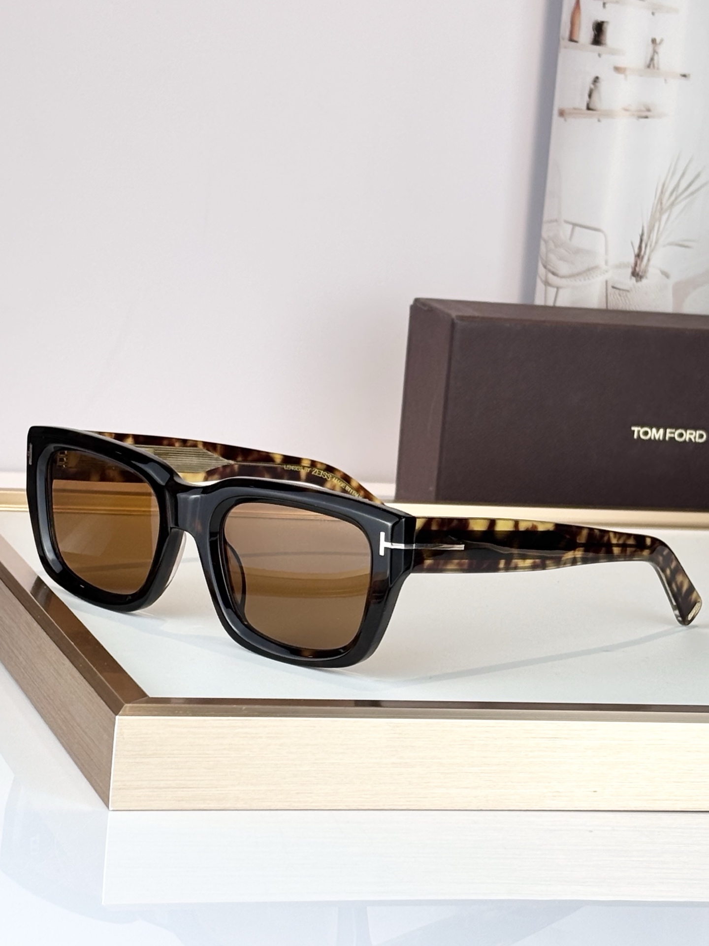 TOMFORDMod ：FT1327Size ：52口22-145进口板材内镀蓝膜镜片 Uv400%