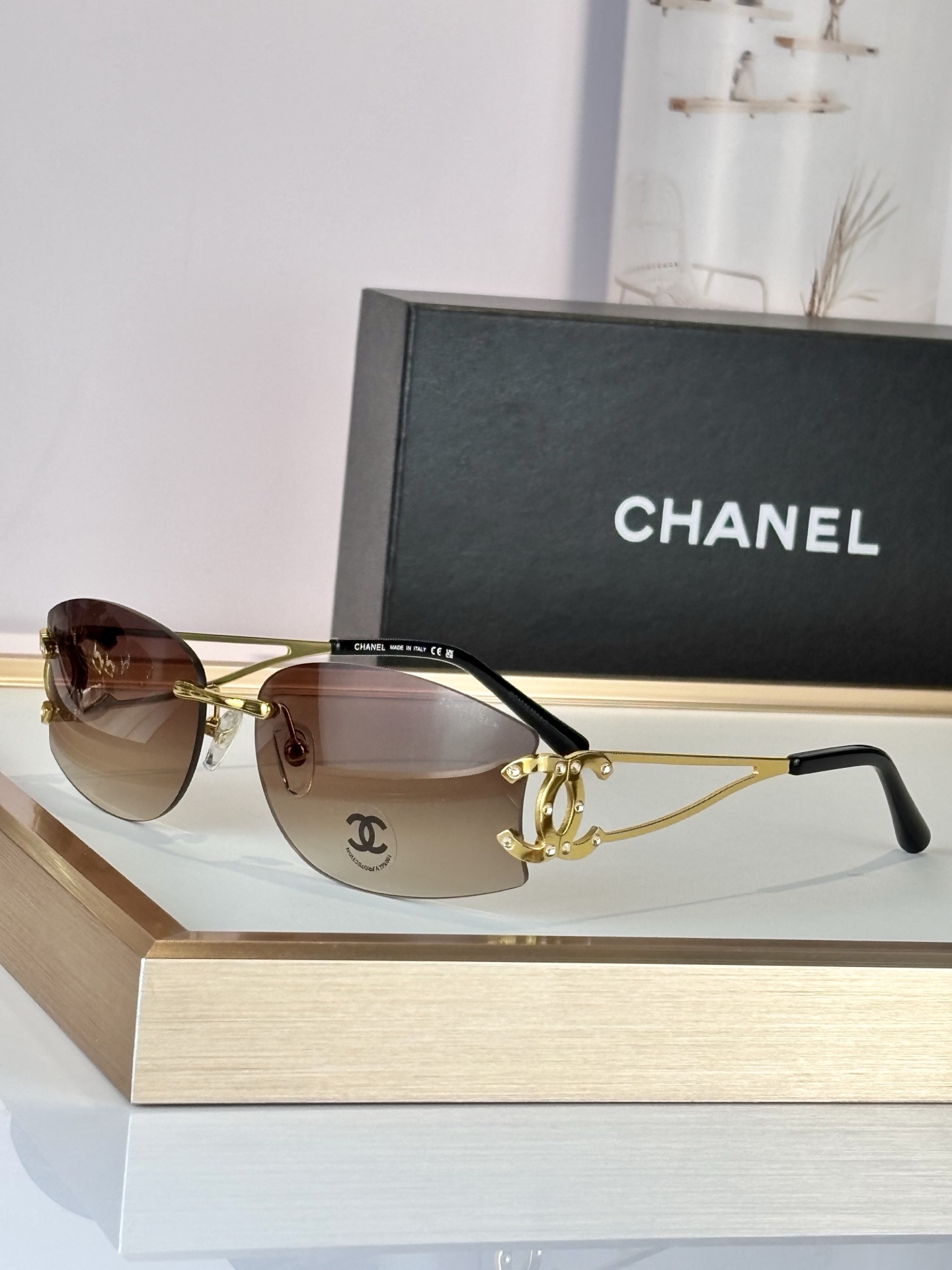 CHANEL\n中古无边框镶钻墨镜\n时髦又洋气\nMod：CH4087\nSize：60-16-135